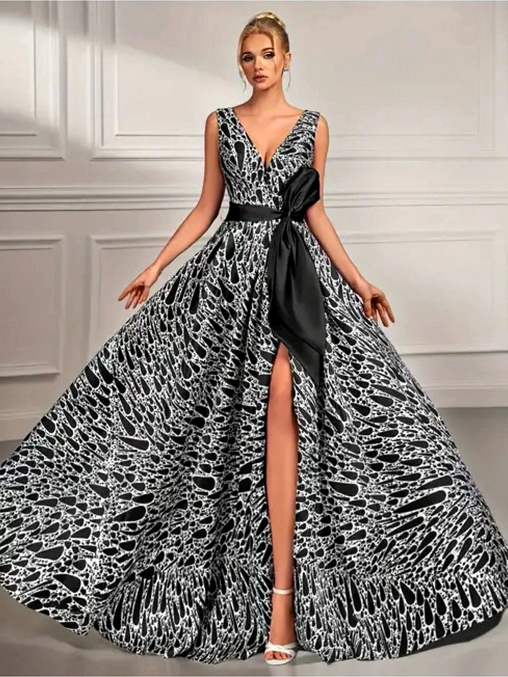 Abstract Print Maxi Dress in Black & White Like New